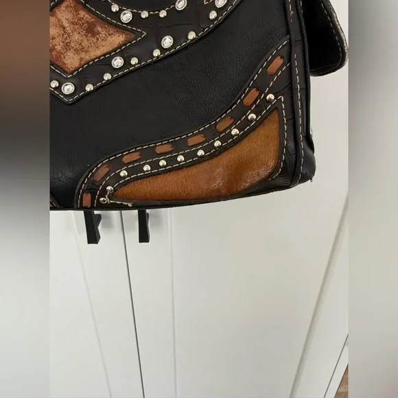 Western Style Handbag - Picture 5 of 9